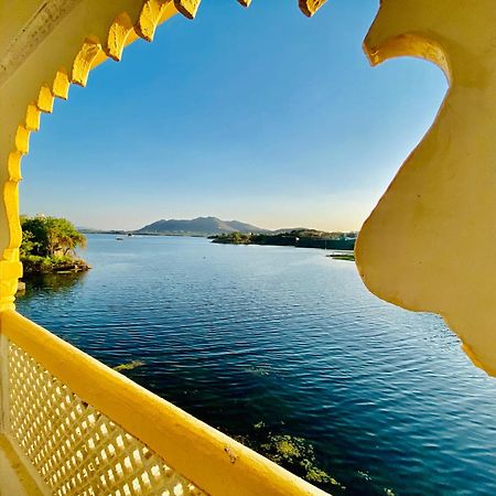 Hotel Vallabh A Lake Facing Balcony Udaipur Eksteriør billede