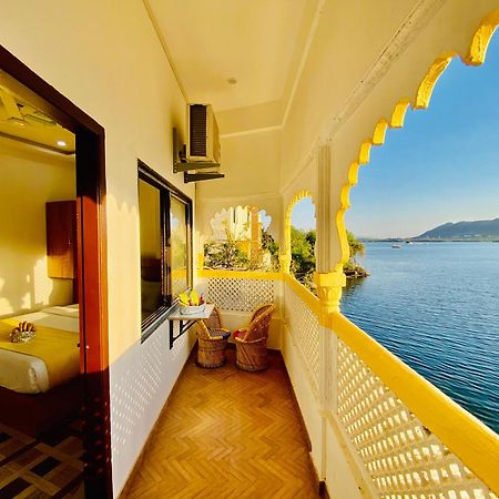 Hotel Vallabh A Lake Facing Balcony Udaipur Eksteriør billede