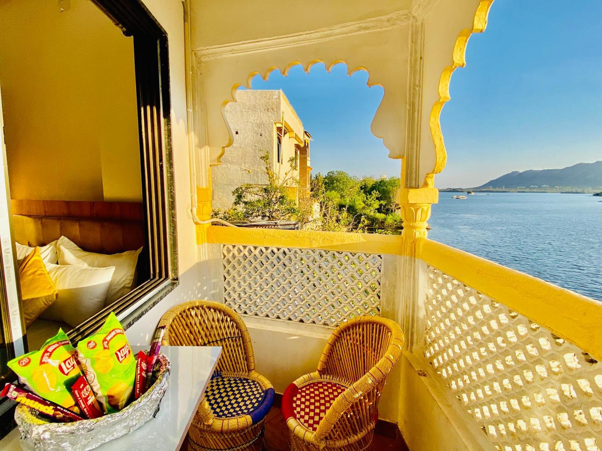 Hotel Vallabh A Lake Facing Balcony Udaipur Eksteriør billede
