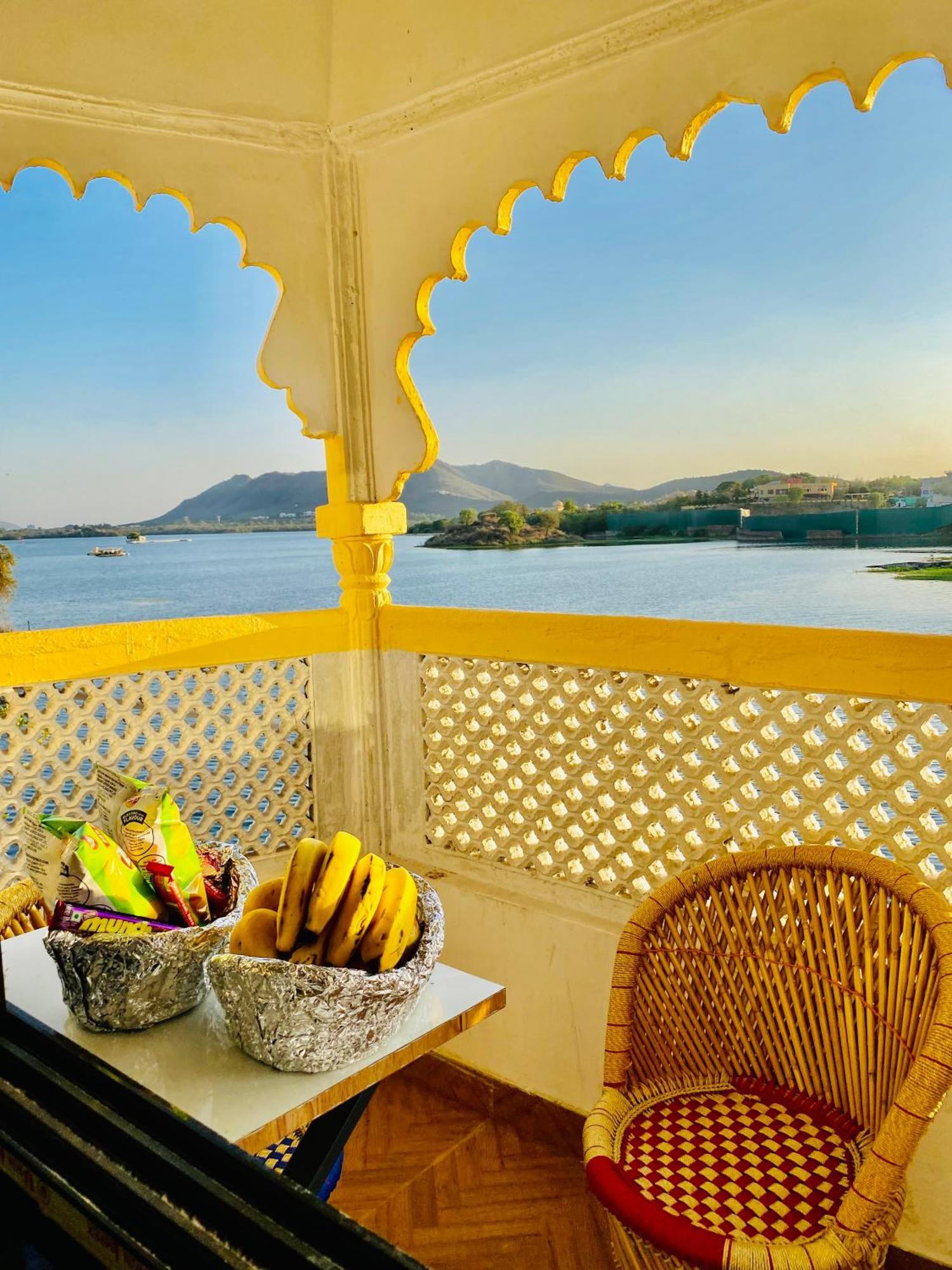 Hotel Vallabh A Lake Facing Balcony Udaipur Eksteriør billede