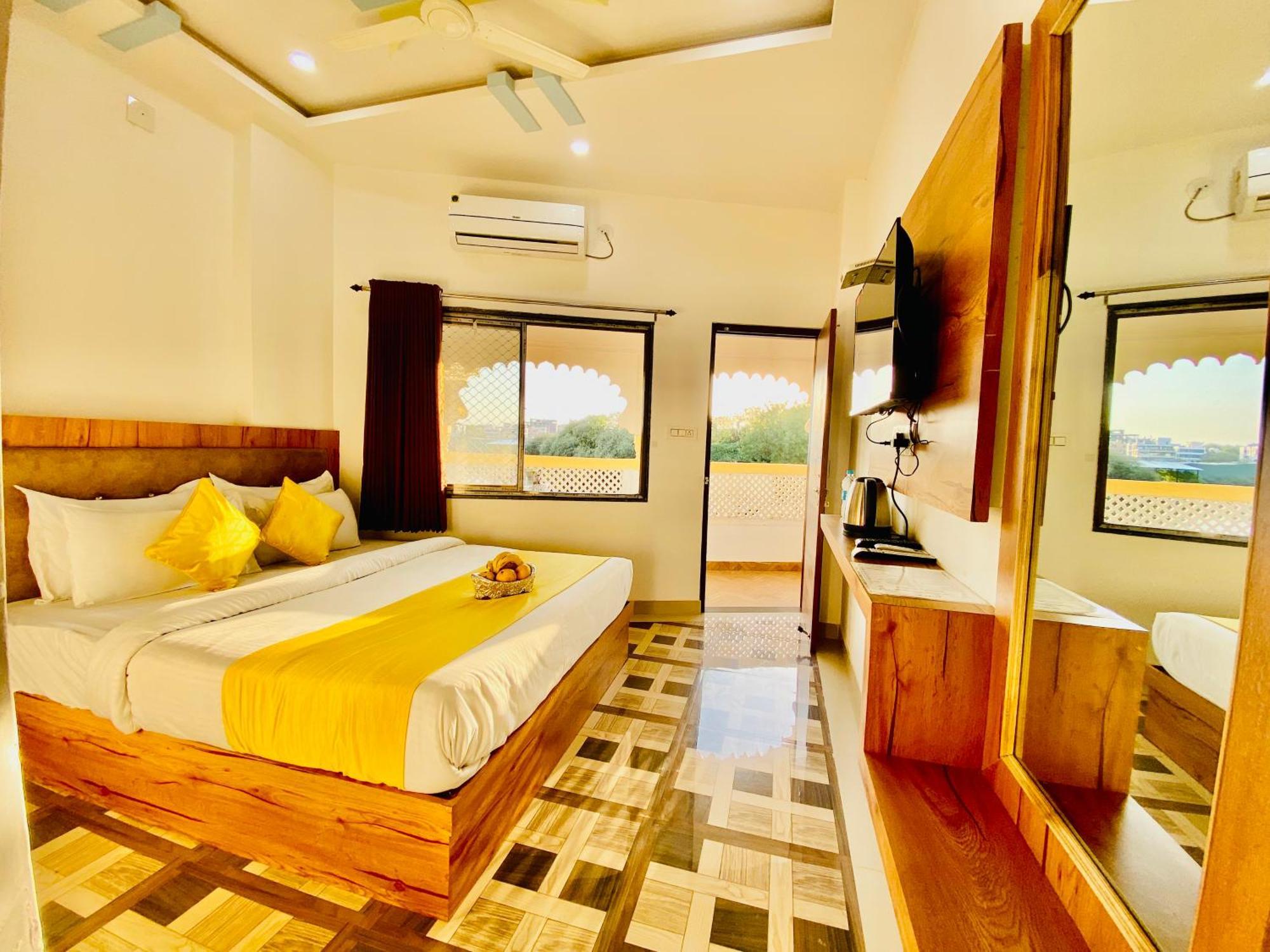 Hotel Vallabh A Lake Facing Balcony Udaipur Eksteriør billede